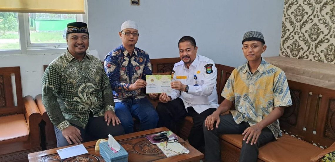 Pengurus PC LDII Sepatan beraudiensi dengan Camat Sepatan, Abudin di Kantor Camat Sepatan, Tangerang. Foto: LINES