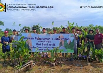 Peringati Hari Bumi, Ponpes Baitul Makmur Dukung Program Kemenag RI Tanam Sejuta Pohon