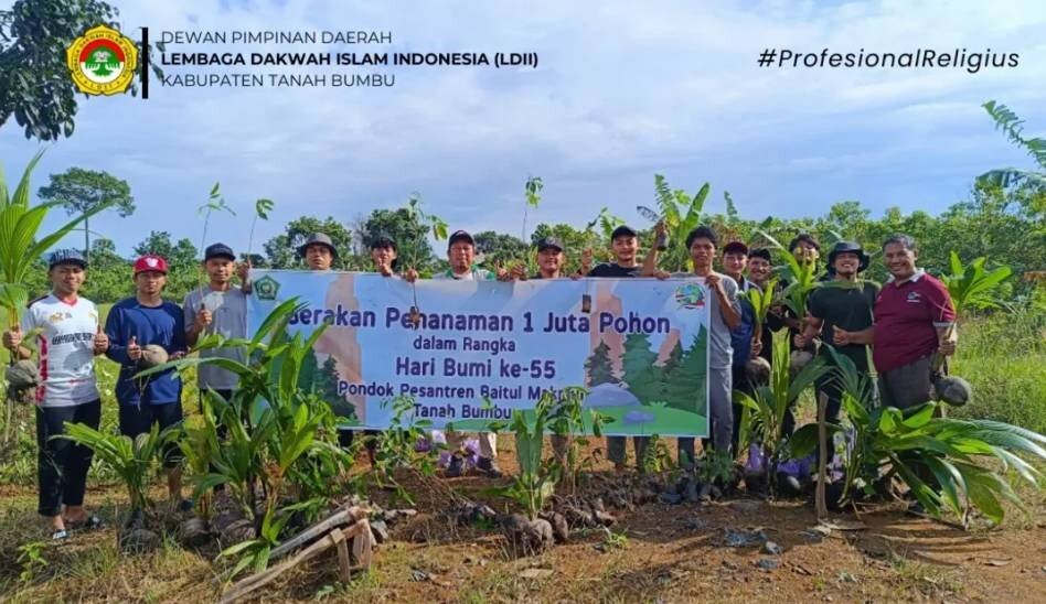 Pondok Pesantren Baitul Makmur mendukung program penanaman sejuta pohon yang diinisiasi Kemenag RI. Foto: LINES.