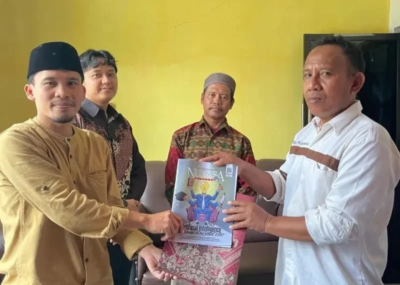 Para pengurus PC LDII Baras, Kabupaten Pasangkayu, Sulawesi Barat, silaturahim dengan pemerintah Kecamatan Baras dan Forum Kerukunan Umat Beragama (FKUB) di wilayah tersebut pada Jumat (4/4). Foto: LINES