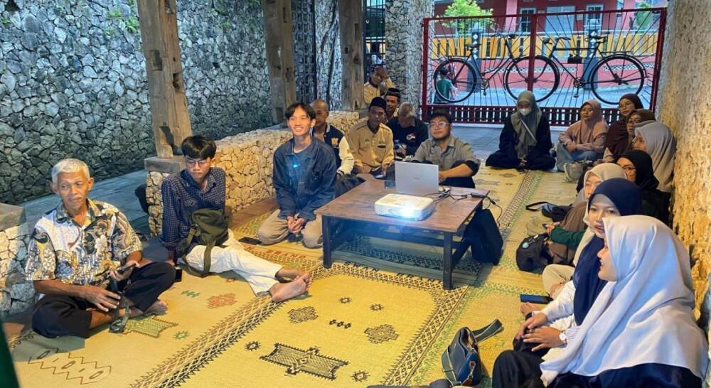 Kelompok Kerja LDII News Network (Pokja LINES) Sewon menggelar konsolidasi dan penyusunan program kerja tahun 2025 di Waroeng Pohon, Sewon, Bantul. Foto: LINES.