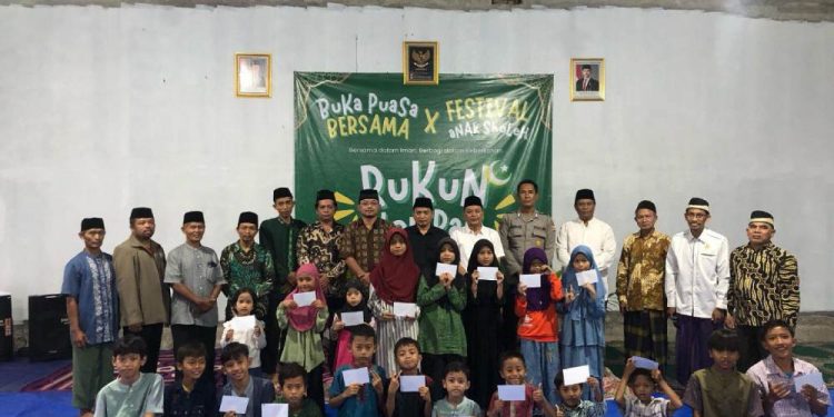 PAC LDII Kelurahan Sumur Pecung menggelar kegiatan santunan anak yatim dan lansia yang dirangkai dengan kegiatan Festival Anak Sholeh (FAS). Foto: LINES.