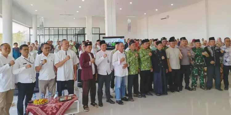 PC LDII Kecamatan Rancaekek menghadiri acara Halal Bihalal tingkat kecamatan yang digelar di Ballroom SMP-SMK Skye Digipreneur Rancaekek, Kabupaten Bandung, pada Rabu (16/4). Foto: LINES