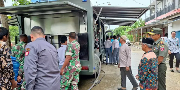 Program TNI Manunggal Air Bersih (MAB) menyambangi Pondok Pesantren (Ponpes) Al-Aziziyah, Samarinda. Foto: LINES.