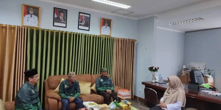 DPD LDII Kota Bontang beraudiensi dengan Dinas Perpustakaan Daerah Kota Bontang pada Rabu (21/5). Foto: LINES.