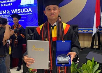 Warga LDII Lampung Jadi Wisudawan Terbaik UBL dengan IPK 4.00