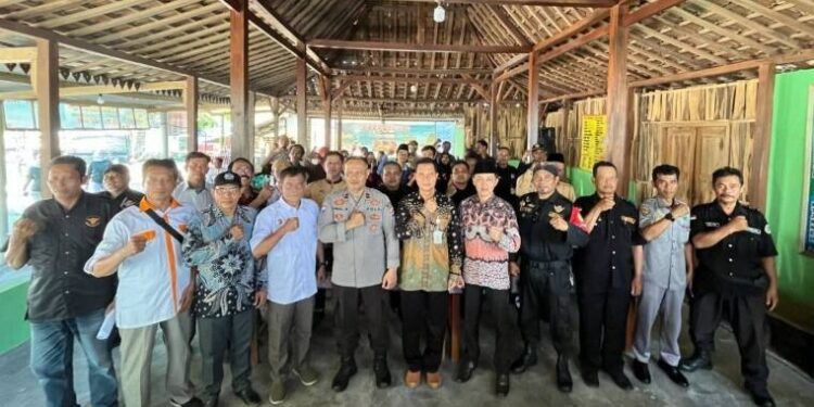 Forum Komunikasi Organisasi Masyarakat (Forkom Ormas) se-Kabupaten Bantul kembali digelar pada 24 April 2025 di Rumah Makan Mbah Manto, Parangkusumo. Foto: LINES.