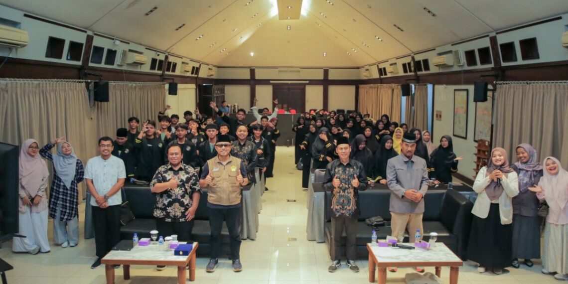 SMA Bina Insan Mulia, Kota Metro, Lampung, mengunjungi DPP LDII mempelajari nilai-nilai kepemimpinan dan etika bermedia sosial, pada Sabtu (10/5). Foto: LINES