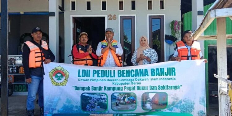 DPD LDII Kabupaten Berau, Kalimantan Timur menggelar bakti sosial untuk warga yang terdampak banjir di Kecamatan Sambaliung. Foto: LINES.