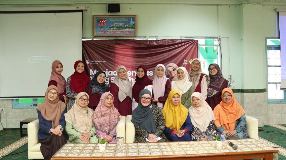 Remaja putri hadir di seminar keputrian "Menjadi Generasi yang Sholihah", yang digelar DPD LDII Kota Cimahi melalui Bagian Pemberdayaan Perempuan dan Kesejahteraan Keluarga (PPKK). Foto: LINES.