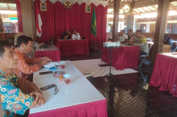 Rapat koordinasi perencanaan pengembangan kawasan wisata Bukit Pangul yang diikuti LDII Sidomulyo, Bantul. Foto: LINES.