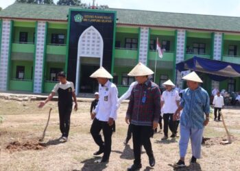 Hari Bumi, LDII Lampung Selatan Berpartisipasi Tanam Pohon Matoa Dukung Program Kemenag