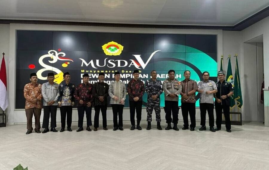 Para tamu undangan berfoto bersama di Musda V LDII Kutai Timur. Foto: LINES.