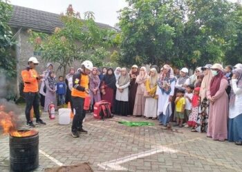 LDII Setu Gandeng Senkom Latih Warga Hadapi Bencana Gempa dan Kebakaran