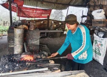 Warga LDII Tala Wariskan Tradisi Pandai Besi Turun Temurun