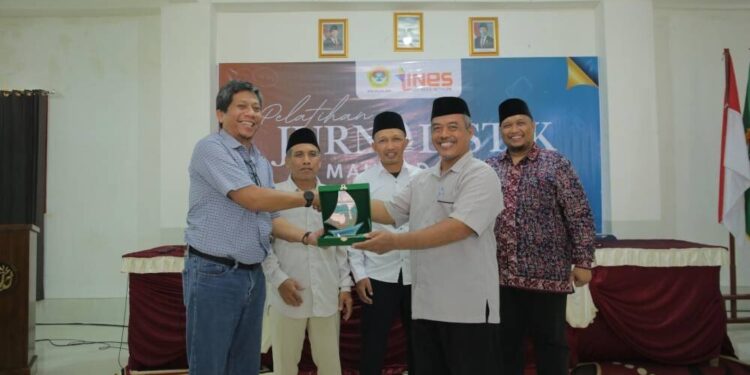 DPW LDII Sulawesi Barat menggelar “Pelatihan Jurnalistik Mahir Dasar”, di Ponpes Miftaahul Huda, Polewali Mandar, Sulbar, pada 25-27 April 2025 yang mengundang pemateri KIM DPP LDII. Foto: LINES.