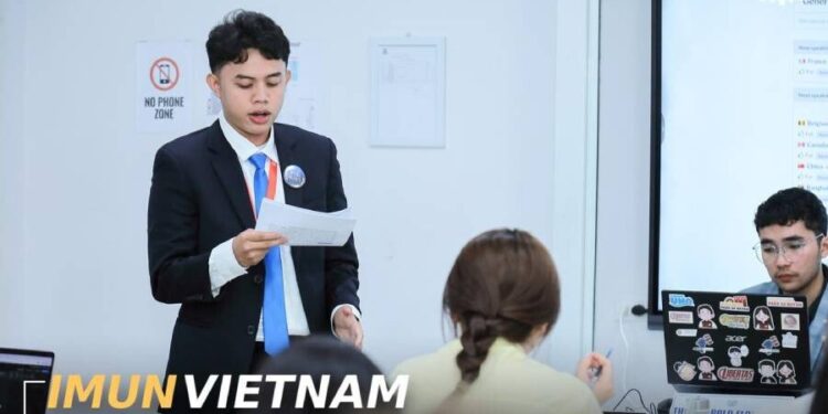 Generasi muda LDII asal Sorowako, Sulawesi Selatan, Aflahal Mukmin mewakili Indonesia di International Model United Nations (IMUN) Hanoi 2025. Foto: Istimewa/LINES.