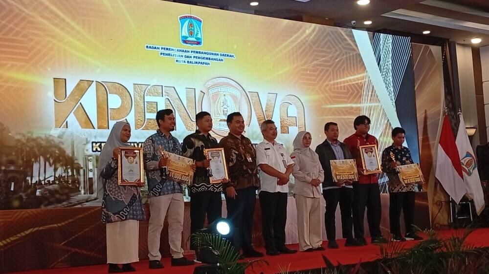 Salah satu pengurus DPD LDII Balikpapan, Yudo Prasongko dan tim memenangkan juara dua di Krenova Balikpapan 2025. Foto: LINES.