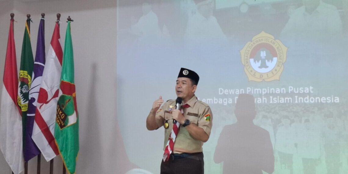 Ketua Umum DPP LDII Edwin Sumiroza saat mengisi pelatihan "Life Skill" di Grand Ballroom Minhajurrosyidin, pada Sabtu (17/5). Foto: LINES