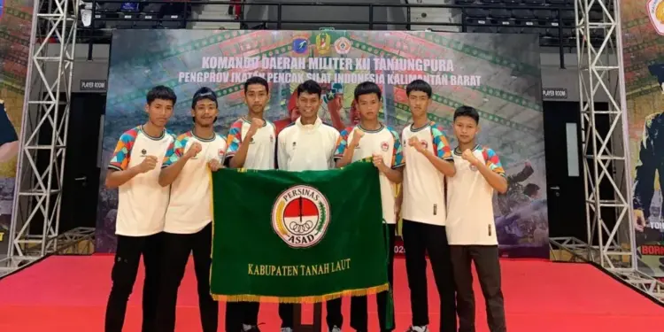 Dua atlet Persinas ASAD Kabupaten Tanah Laut (Tala) Kalimantan Selatan menyabet dua medali emas pada Kompetisi Piala Pangdam Borneo Open 2025 yang digelar Kodam XII/Tanjungpura, Kalimantan Barat. Foto: LINES