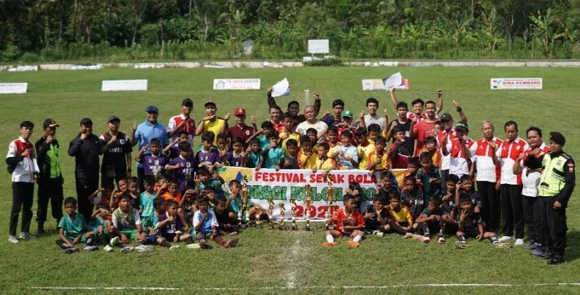 Generasi muda LDII Kulon Progo terus mendukung pengembangan sepak bola usia dini yang berbasis nilai karakter dengan mengikuti gelaran Festival FORSGI Kulon Progo. Foto: LINES.