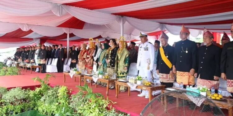 Ketua DPD LDII Kabupaten Bengkulu Tengah, U P Sidiq, bersama Sekretaris menghadiri HUT Kabupaten Bengkulu Tengah. Foto: LINES.