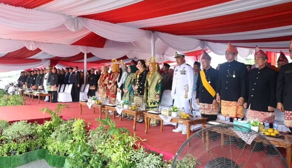 Ketua DPD LDII Kabupaten Bengkulu Tengah, U P Sidiq, bersama Sekretaris menghadiri HUT Kabupaten Bengkulu Tengah. Foto: LINES.