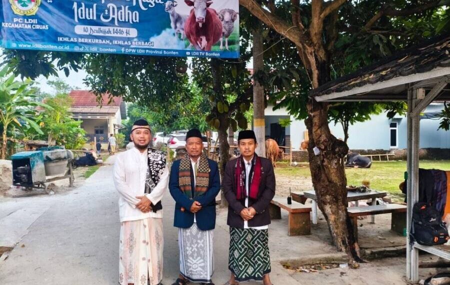 DPD LDII Kabupaten Serang membagikan sebanyak 3.000 paket daging. Foto: LINES.