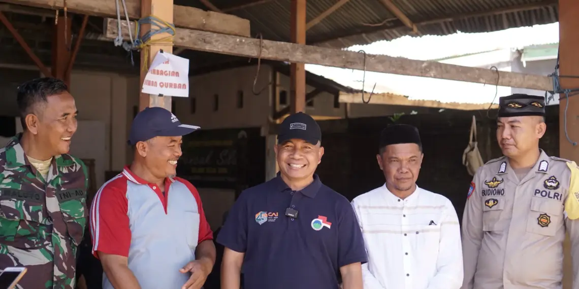 Warga LDII di Sulbar menyembelih sebanyak 165 ekor sapi dan 20 ekor kambing dengan kurang lebih terdapat 32 titik penyembelihan. Foto: LINES