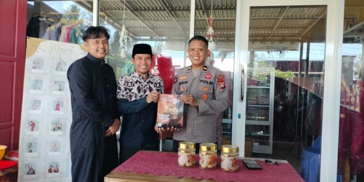 Wakil Kepala Kepolisian Sektor (Wakapolsek) Baras, Ipda Muslim, melakukan silaturahim ke PC LDII Baras. Foto: LINES.