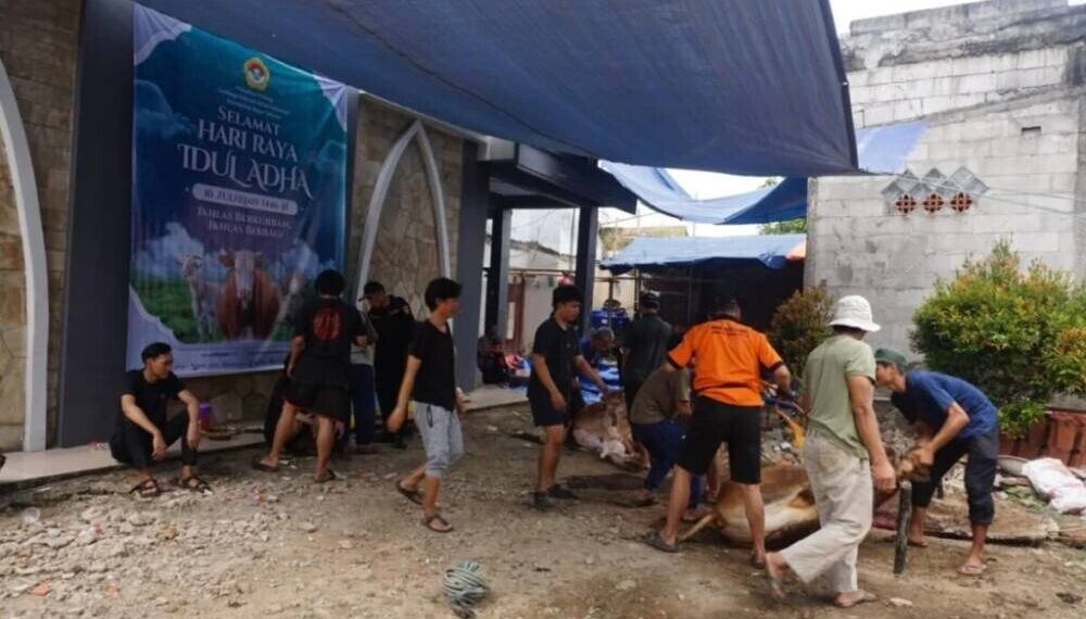 PC LDII Bogor Selatan sembelih hewan kurban. Foto: LINES.