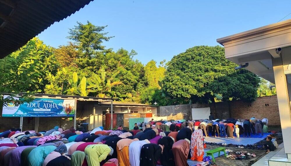 PC LDII Tarokan menggelar salat Idul Adha 1446 H pada Jumat (6/6) bertempat di Lapangan Masjid Baiturahman, Tarokan, Kabupaten Kediri. Foto: LINES.