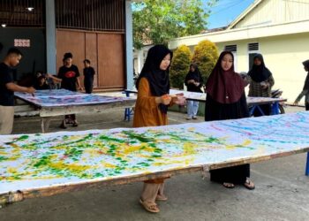 Remaja LDII Paser Belajar Membatik di Kegiatan Pra-Musda 2025
