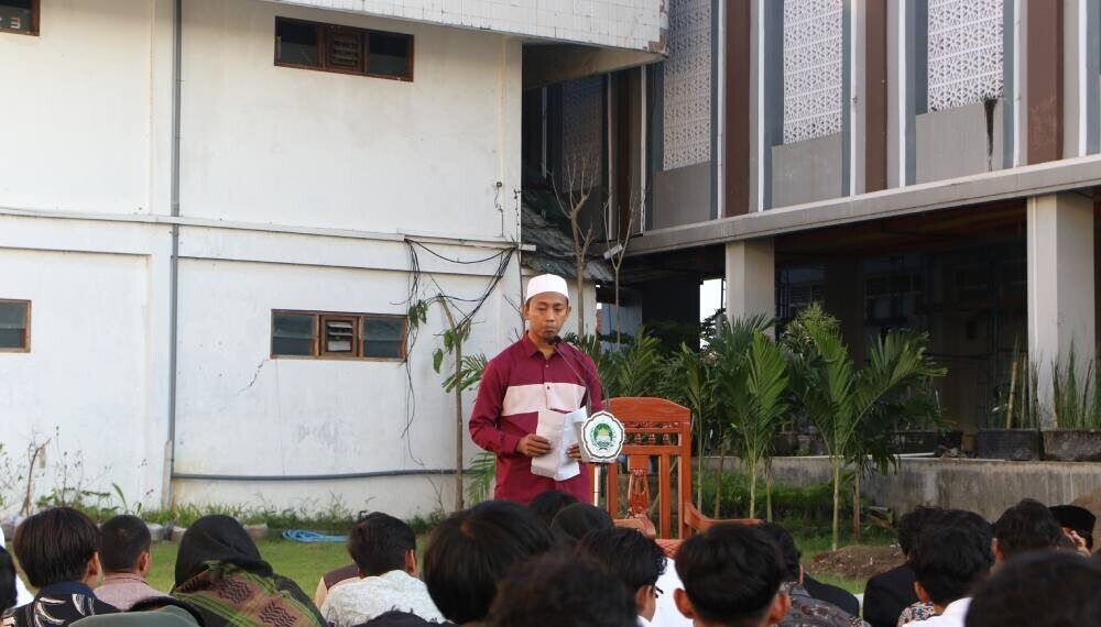 Lebih dari 400 santri dan 150 warga mengikuti salat Idul Adha 1446 H di Pondok Pesantren Millenium Alfiena Lengkong. Foto: LINES.