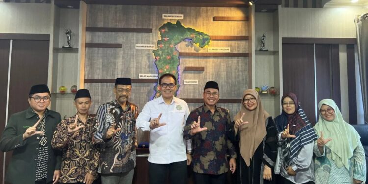 Jajaran pengurus DPW LDII Sulawesi Selatan audiensi dengan Direktur Intelijen dan Keamanan (Intelkam) Polda Sulawesi Selatan Kombes Pol Hajat Mabrur Bujangga, Senin (16/6). Foto: LINES