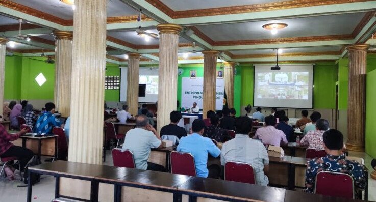 Seminar Bisnis bertajuk “Strategi & Mindset Pebisnis untuk Tumbuh Lewat Meta Ads” yang digelar di aula Masjid Al Fattah, Pundungrejo, Sleman, Sabtu (14/6/2025). Foto: LINES