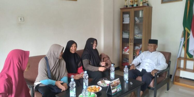 Kantor DPD LDII Kabupaten Bengkulu Utara yang berlokasi di Arga Makmur, Bengkulu, menerima kunjungan dari empat orang perwakilan Muslimat Nahdlatul Ulama (NU) Bengkulu Utara, pada Rabu (25/6). Foto: LINES