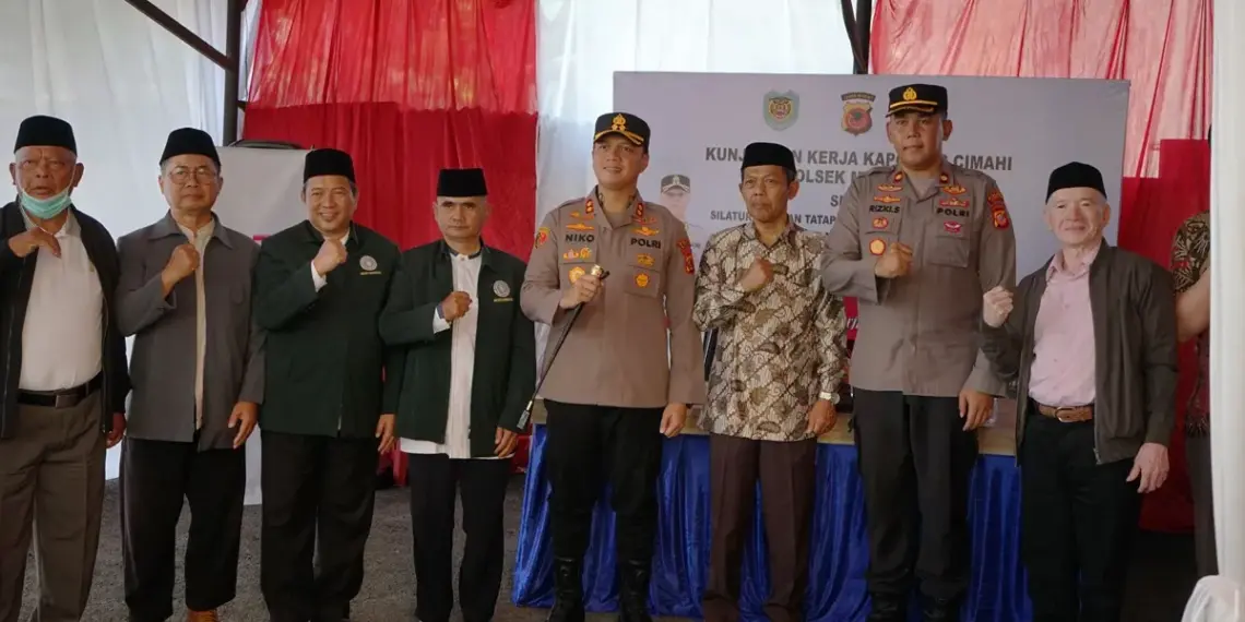 Ketua Pimpinan Cabang (PC) LDII Kecamatan Margaasih, A. Tisna Permana, menghadiri kegiatan silaturahim dan kunjungan kerja Kapolres Cimahi ke Polsek Margaasih, pada Jumat (13/6). Foto: LINES