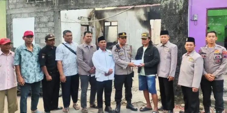 LDII dan Polsek Prambanan Salurkan Bantuan Korban Kebakaran Klaten