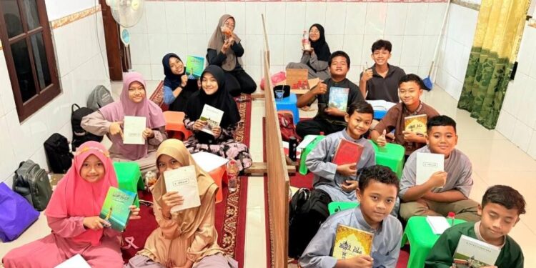 TPA Al Barokatul Ghoni yang berada di bawah naungan LDII Kecamatan Bekasi Timur, mengadakan Asrama Liburan Santri. Foto: LINES.