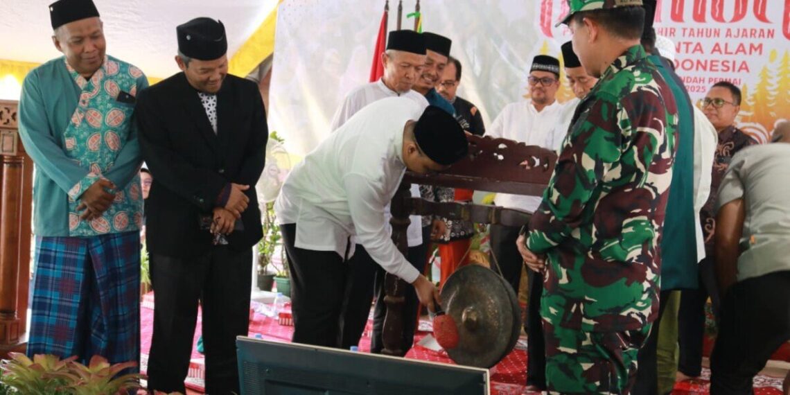 Bupati Kutai Kartanegara (Kukar) Aulia Rahman Basri membuka Perkemahan Akhir Tahun Ajaran Cinta Alam Indonesia. Foto: LINES.