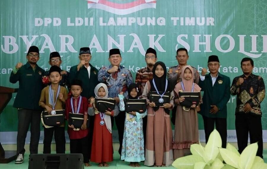 Wakil Bupati Lampung Timur, Azwar Hadi mengajak masyarakat Lampung Timur untuk membentuk karakter generasi muda sejak dini. Foto: LINES.