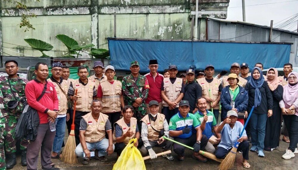LDII Kota Balikpapan bersama TNI menggelar Karya Bhakti yang juga berbarengan dengan CAI LDII Balikpapan. Foto: LINES.