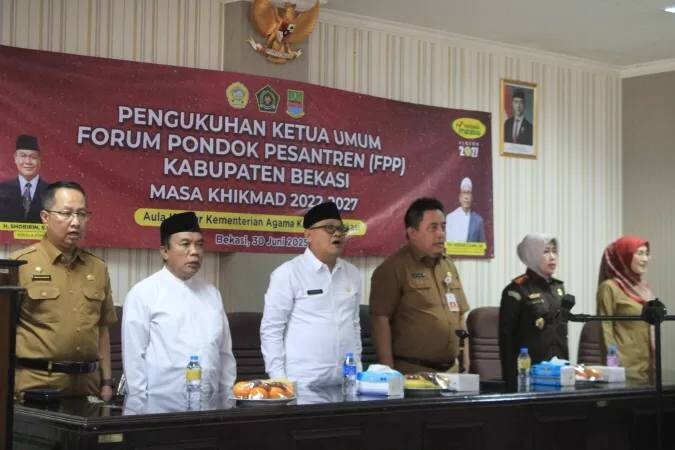 Wakil Ketua Pondok Pesantren Roudhotul Jannah, H Kusromdoni, menghadiri acara pengukuhan Forum Pondok Pesantren (FPP). Foto: LINES.