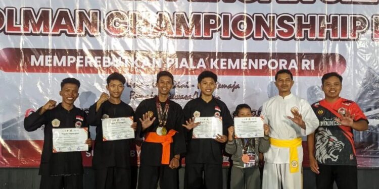 Empat remaja LDII Pasangkayu yang juga pesilat Persinas ASAD Kab.Pasangkayu berhasil mengukir prestasi pada Kejuaraan Pencak Silat Polman Championship Kemenpora RI di Gedung Gadis, Polewali Mandar, Sulawesi Barat, 28-29 Juni 2025. Foto: LINES