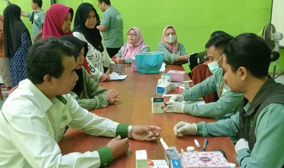 DPD LDII Kabupaten Sumedang bekerja sama dengan Dinas Kesehatan Kabupaten Sumedang menggelar kegiatan Cek Kesehatan Gratis (CKG) bagi masyarakat. Foto: LINES