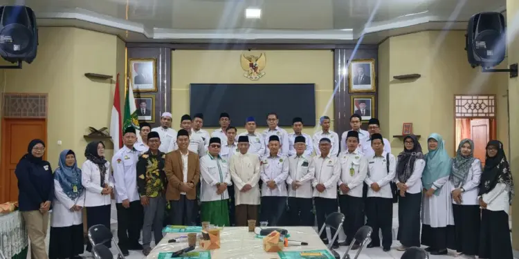 DPD LDII Kabupaten Lampung Tengah menghadiri undangan “FGD Ormas Keagamaan”, yang diselenggarakan Kemenag Lampung Tengah. Acara itu bertempat di Aula Kemenag Lampung Tengah, pada Selasa (24/6). Foto: LINES