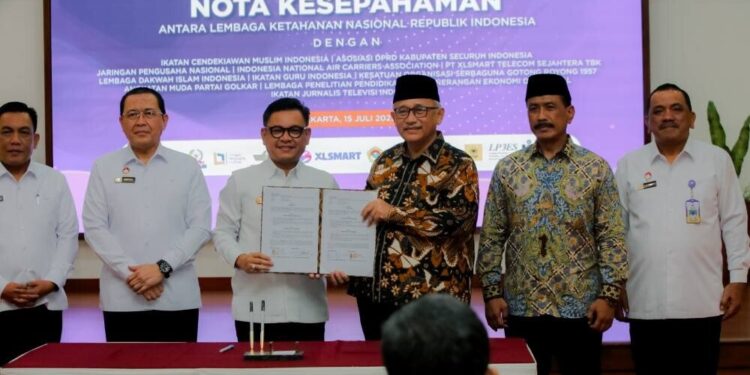 LDII dan Lemhannas menandatangani nota kesepahaman mengenai penguatan nilai-nilai kebangsaan. Foto: LINES.