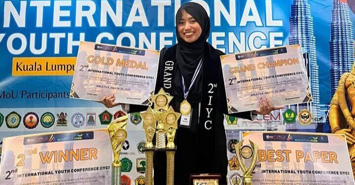 Laila Margaretha Nur Habibah bersama tim meraih penghargaan pada ajang “2nd International Youth Conference (IYC)”. Foto: LINES.