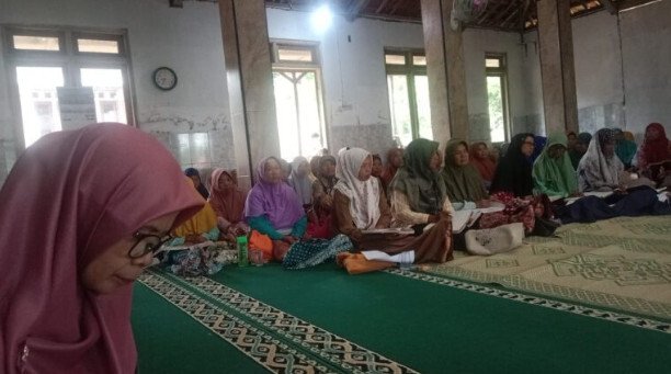 PC LDII Kapanewon Saptosari menggelar kegiatan pengajian Keputrian. Foto: LINES.